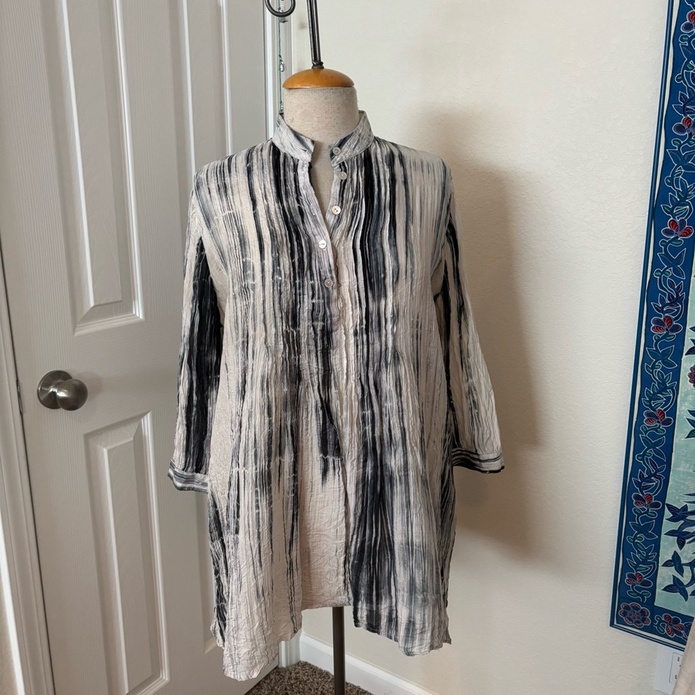Black  and White crinkle silk tunic